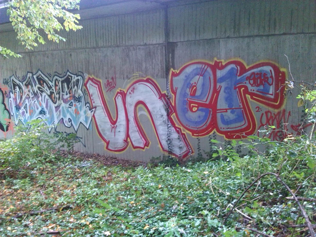 Graffiti Bombing - Photo by futlocker - razia, uran, erak