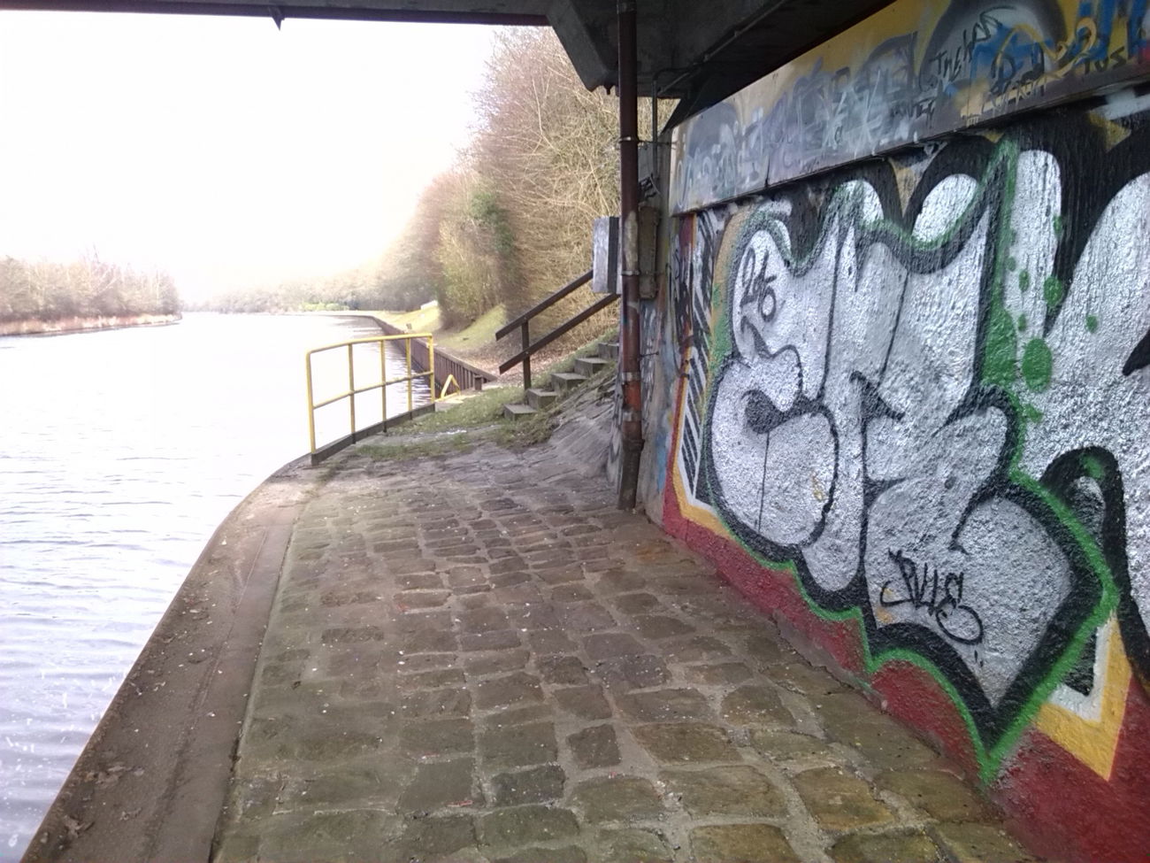 Graffiti Bombing - Photo by futlocker - er, erak (2015)