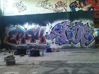 Graffiti Wall - Photo by futlocker - erak, snok