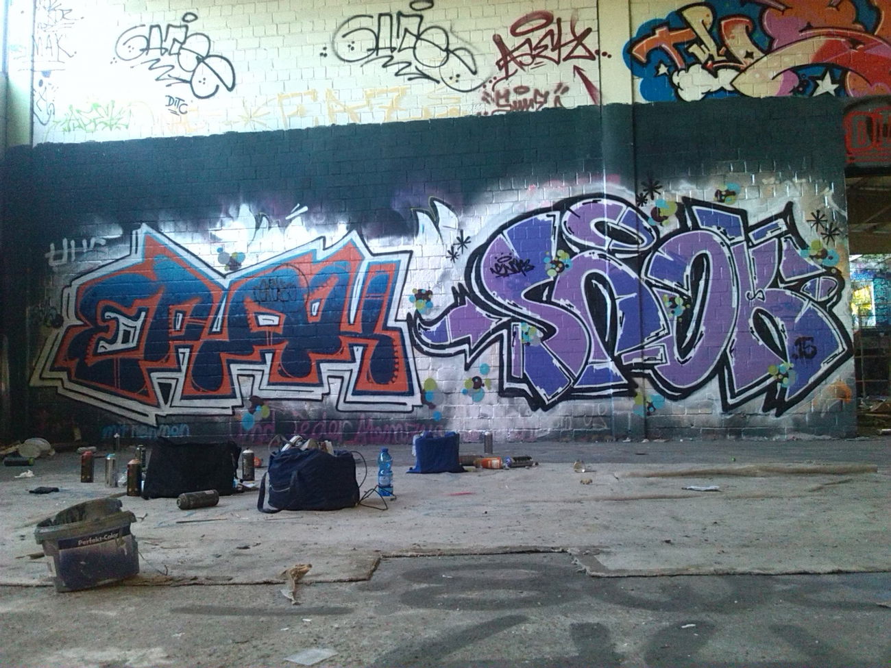 Graffiti Wall - Photo by futlocker - erak, snok