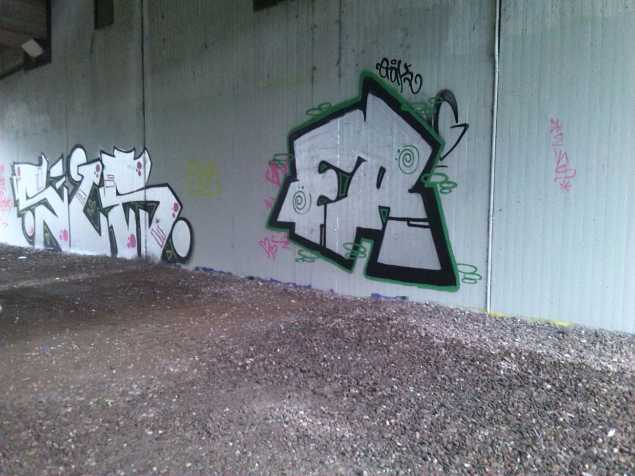 Graffiti Bombing - Photo by futlocker - erak, sir, oldenburg