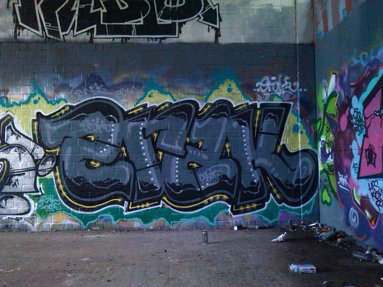 Graffiti Wall - Photo by futlocker - erak