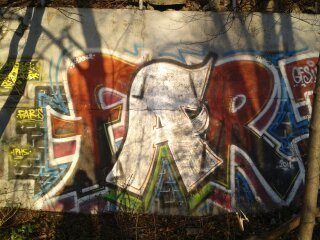 Graffiti Bombing in Essen - Photo by gartenzwerg - far
