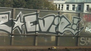 Graffiti Bombing in Hannover - Photo by gartenzwerg - evil!