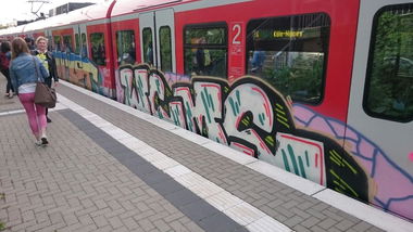 Graffiti Train - Photo by gartenzwerg - wcmc