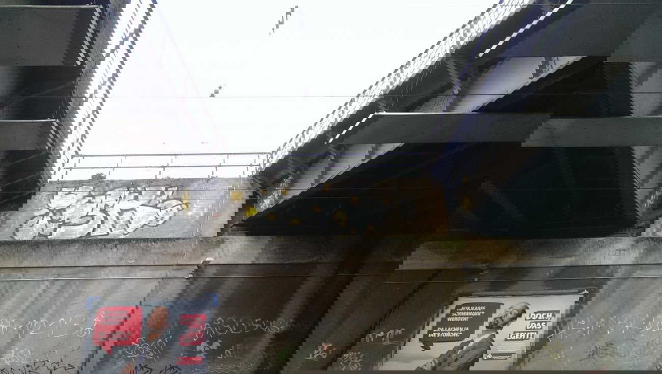 Graffiti Bombing - Photo by gartenzwerg - yusk, far, gfs