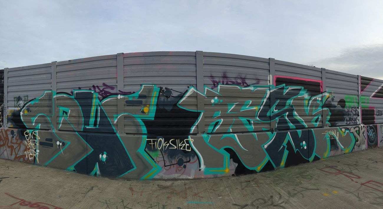 Graffiti Bombing - Photo by gartenzwerg - Squf, resk, fiok