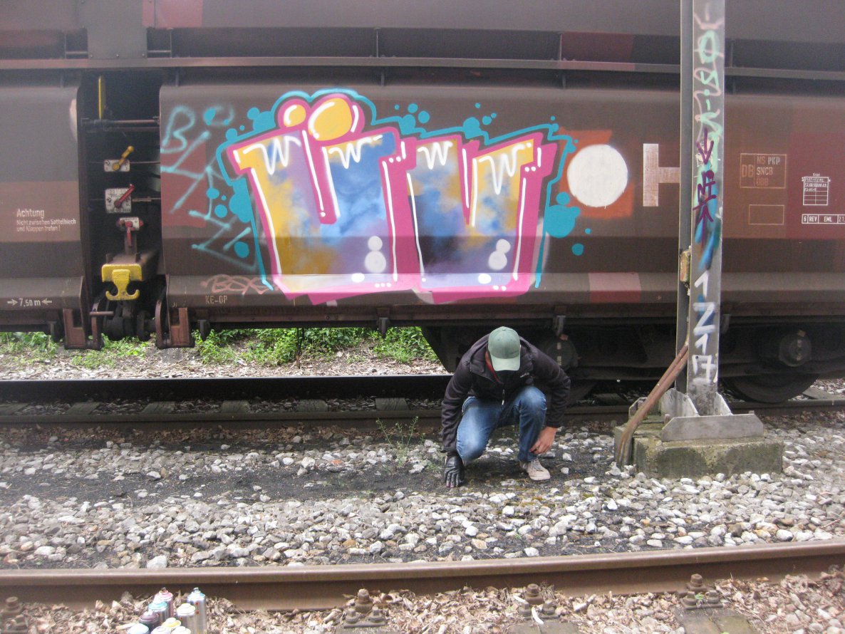 Graffiti Artwork - Photo by gartenzwerg - ÜV, Freight, Train (2013)