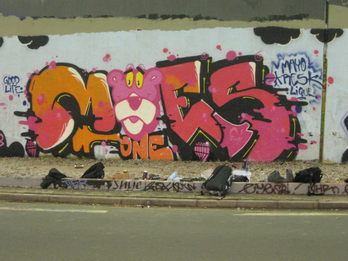 Graffiti Wall in Bochum - Photo by gartenzwerg - Maes (2013)