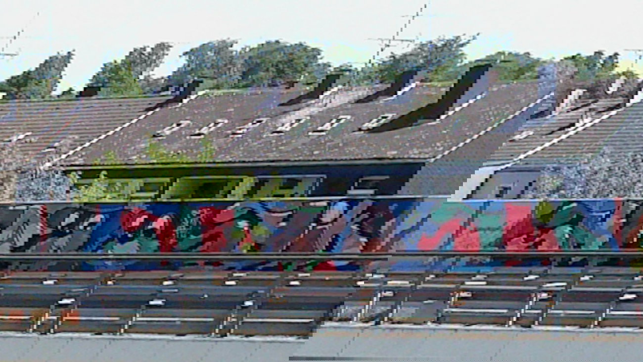 Graffiti Bombing in Berlin - Photo by gartenzwerg - shet, shik