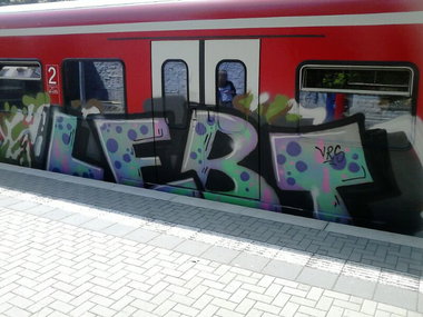 Graffiti Train - Photo by gartenzwerg - Lebt, VRS, s6