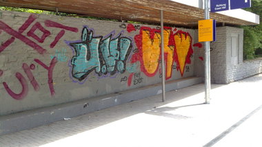 Graffiti Bombing - Photo by gartenzwerg - üv, usw