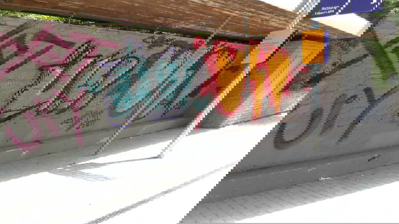 Graffiti Bombing - Photo by gartenzwerg - üv, usw