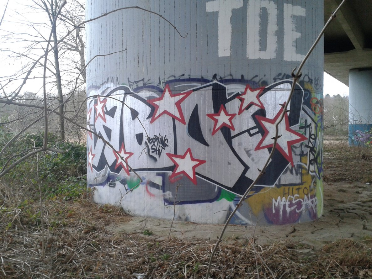 Graffiti Bombing - Photo by gartenzwerg - labor