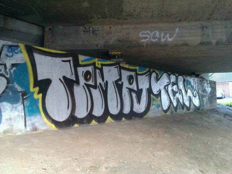 Graffiti Bombing - Photo by gartenzwerg - tempo, tel