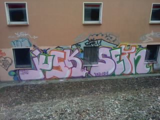 Graffiti Bombing - Photo by gartenzwerg - jusk, seym