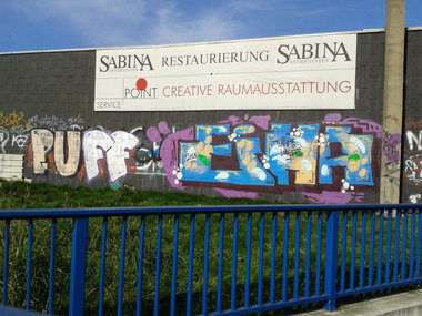 Graffiti Bombing - Photo by gartenzwerg - puff, eiha