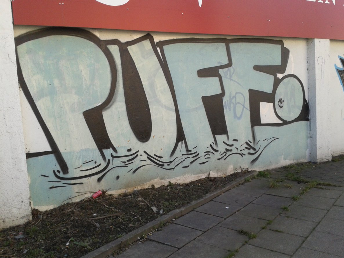 Graffiti Bombing - Photo by gartenzwerg - puff
