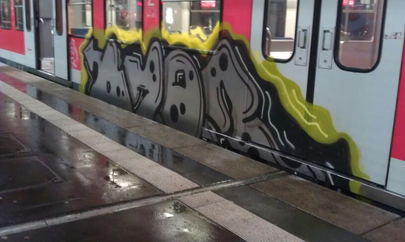 Graffiti Train - Photo by gartenzwerg - amor