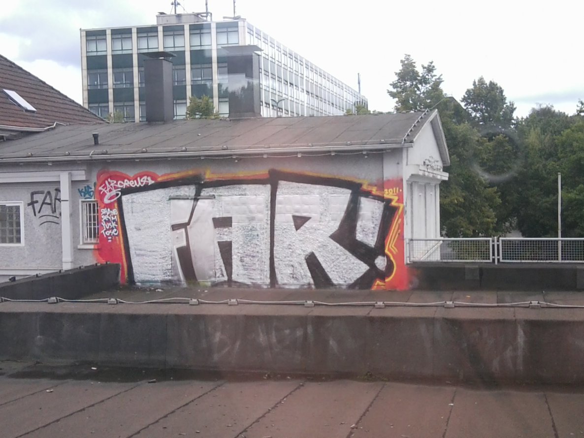 Graffiti Bombing - Photo by gartenzwerg - far!