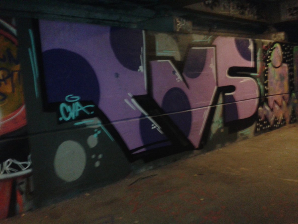 Graffiti Bombing - Photo by gartenzwerg - tv´S