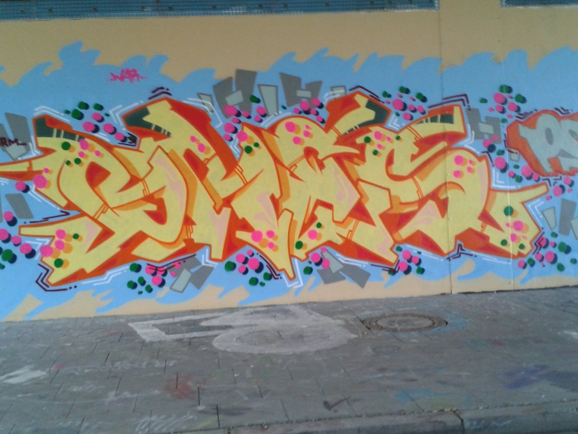 Graffiti Wall - Photo by gartenzwerg - bres