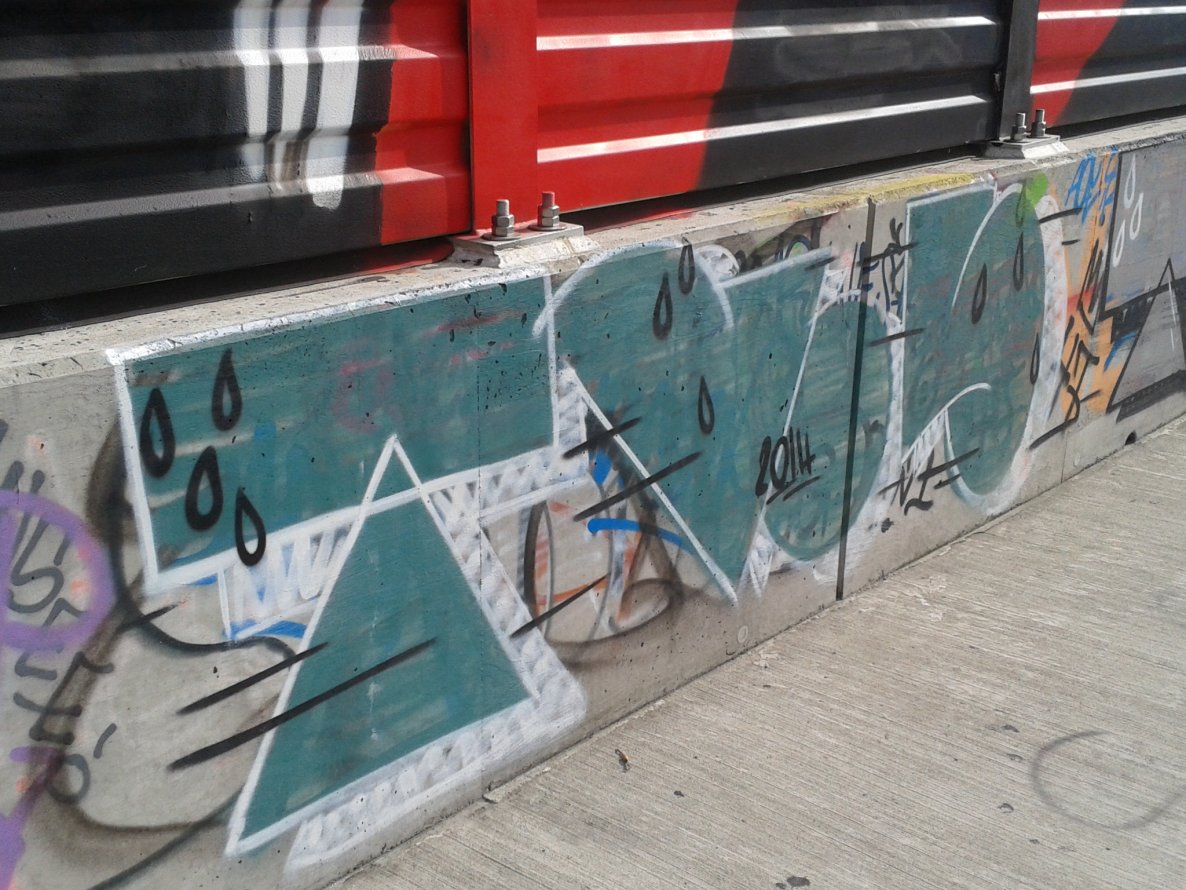 Graffiti Bombing - Photo by gartenzwerg - tv.s