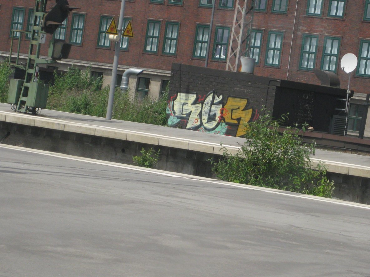 Graffiti Bombing - Photo by gartenzwerg - RGR