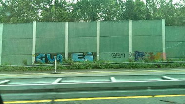 Graffiti Bombing - Photo by gartenzwerg - cva, ei