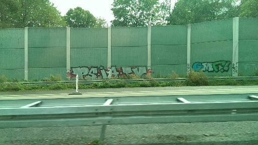 Graffiti Bombing - Photo by gartenzwerg - ps, ia, tv