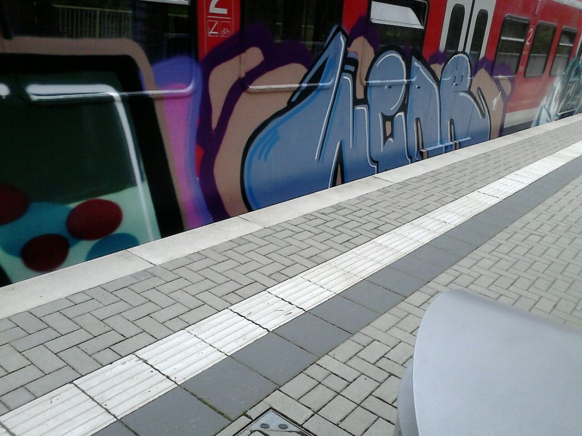 Graffiti Train - Photo by gartenzwerg - Wear