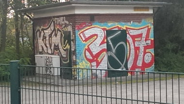 Graffiti Bombing - Photo by gartenzwerg - ktm, 357