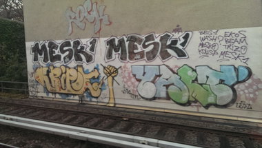Graffiti Bombing - Photo by gartenzwerg - rock, mesk, yact