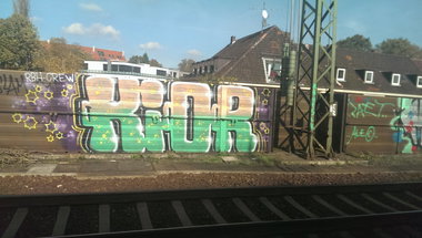 Graffiti Bombing - Photo by gartenzwerg - kior
