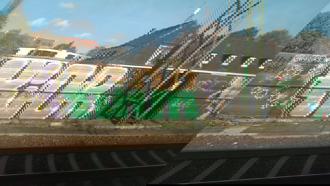 Graffiti Bombing - Photo by gartenzwerg - kior