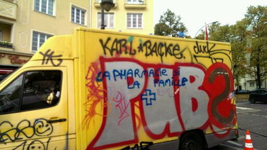 Graffiti Bombing - Photo by gartenzwerg