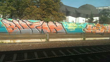 Graffiti Bombing - Photo by gartenzwerg - butan