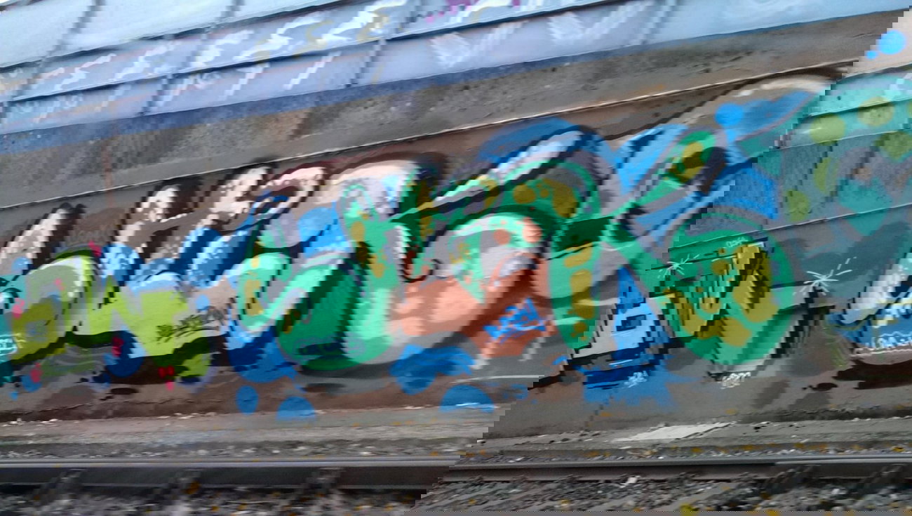 Graffiti Bombing in Essen - Photo by gartenzwerg - shik