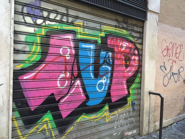 Graffiti Wall - Photo by gartenzwerg - 1up, One, Up