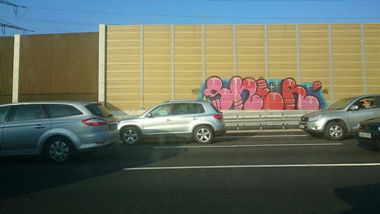 Graffiti Bombing - Photo by gartenzwerg - sner