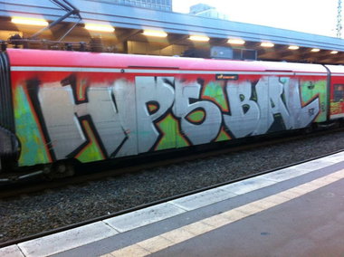 Graffiti Bombing - Photo by gartenzwerg - hps, bal