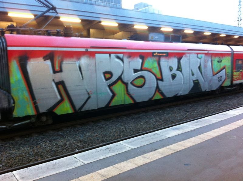 Graffiti Bombing - Photo by gartenzwerg - hps, bal