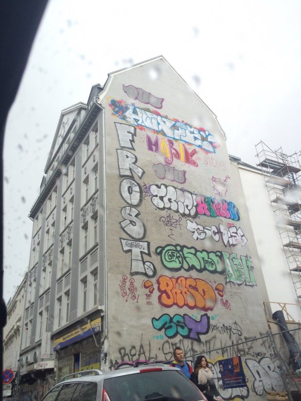 Graffiti Bombing - Photo by gartenzwerg - frost, .......