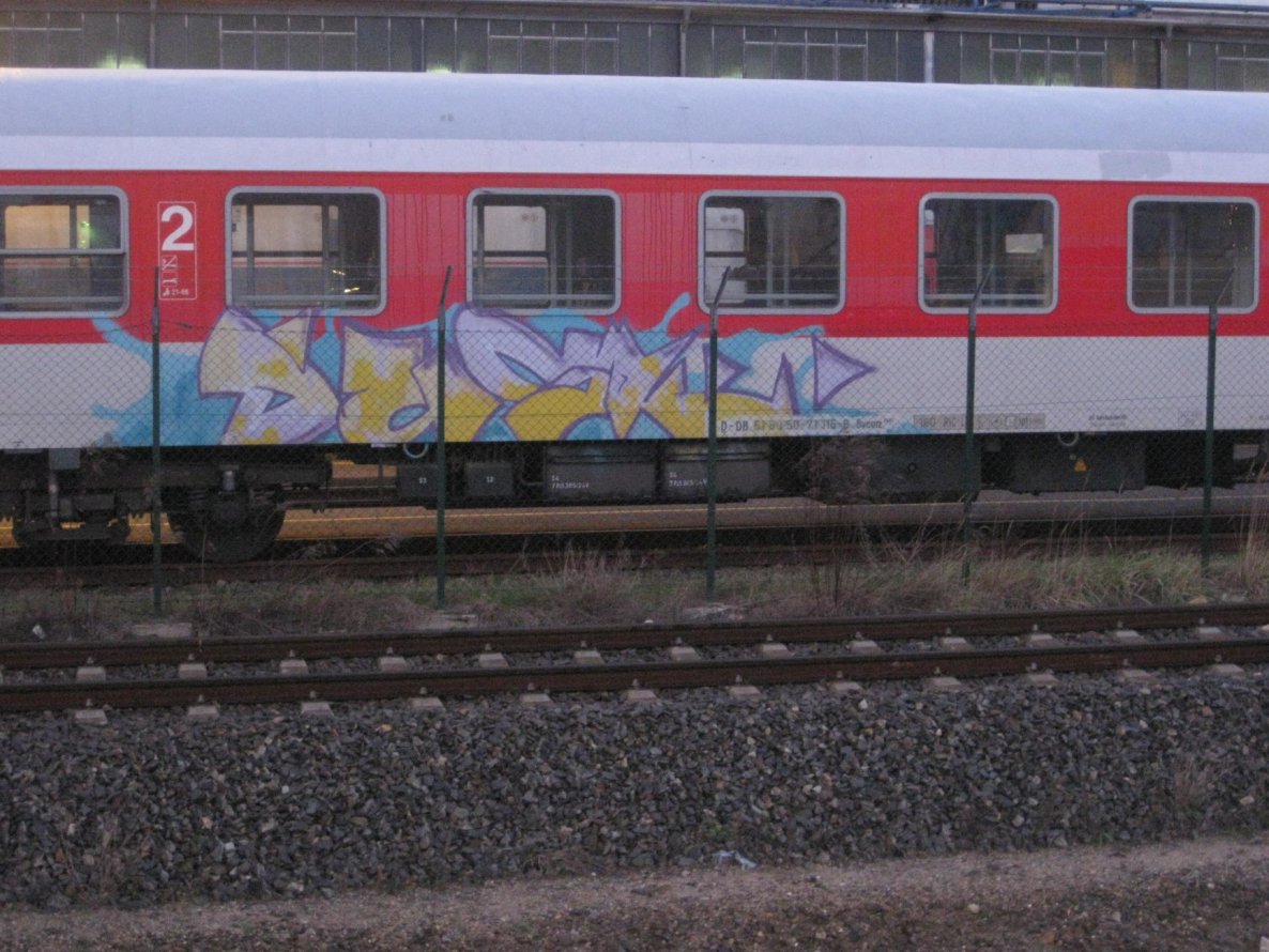 Graffiti Train - Photo by gartenzwerg - DUSK