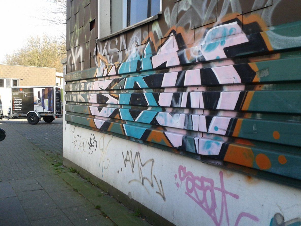 Graffiti Bombing in Essen - Photo by gartenzwerg - sow