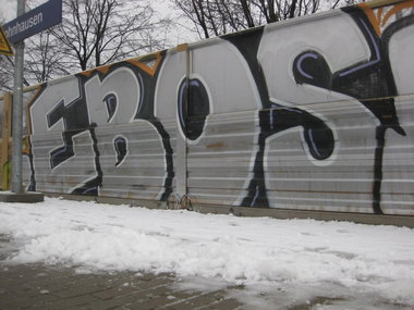 Graffiti Bombing - Photo by gartenzwerg - EBOS, PS