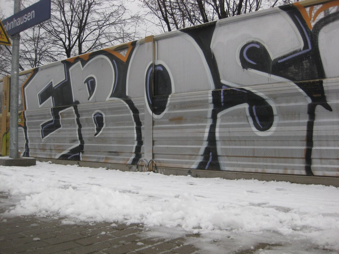 Graffiti Bombing - Photo by gartenzwerg - EBOS, PS