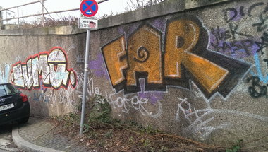 Graffiti Bombing - Photo by gartenzwerg - sumo, far