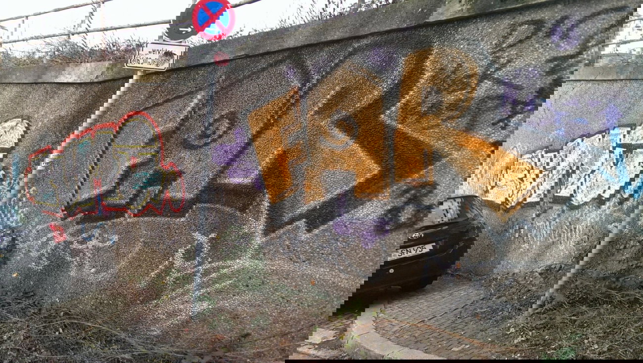 Graffiti Bombing - Photo by gartenzwerg - sumo, far