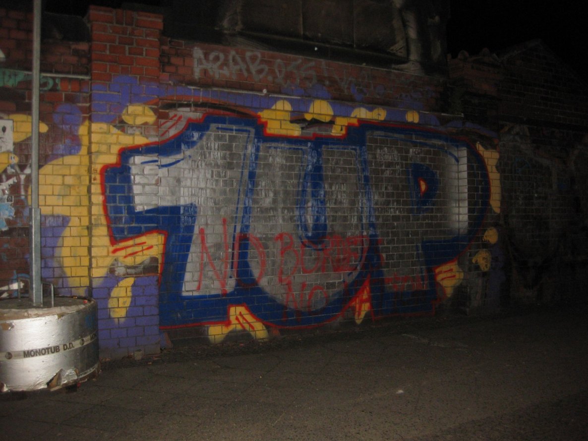 Graffiti Bombing - Photo by gartenzwerg - 1up